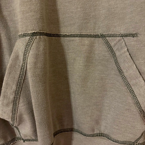 Wisconsin Badgers Vintage Style Distressed Hoodie Men’s Size Medium - Picture 2 of 5